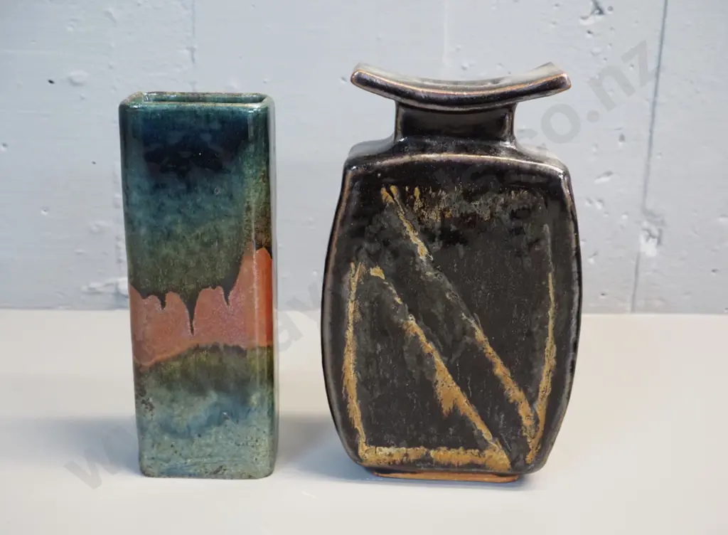 2 slab pottery vases - one marked Isobel (Spittle) and othermakred NZ '89 -  taller is H-190 Image 1++