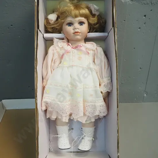 Hillview Lane display doll in original box - "Courtney" H-470