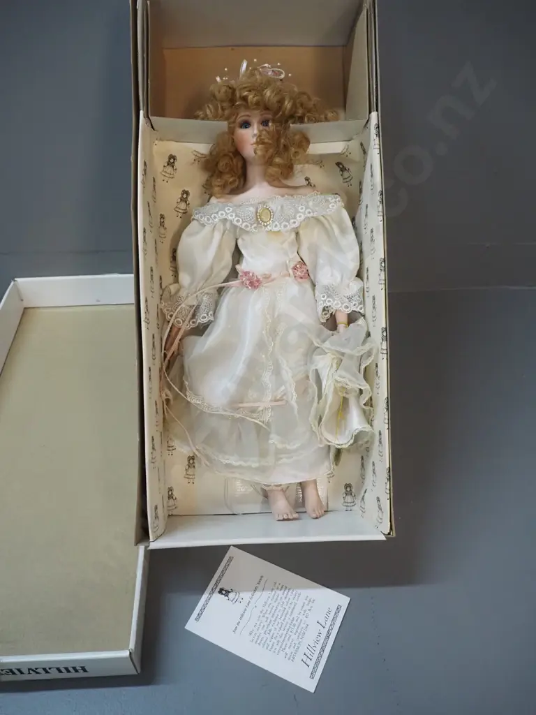 Hillview Lane display doll in original box - "Marguerite" H-490 Image 1++
