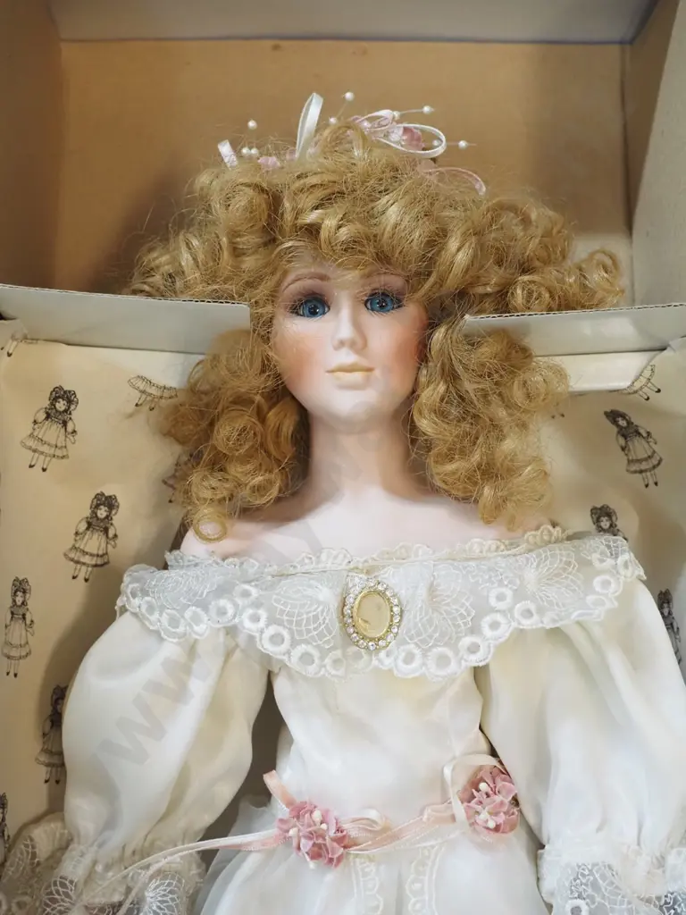 Hillview Lane display doll in original box - "Marguerite" H-490 Image 1++