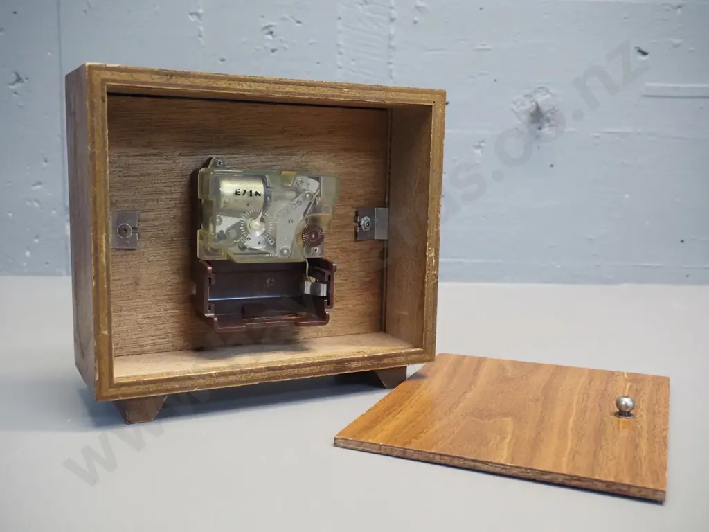 retro wood-cased Kenwood Hamclock time zone with ham radio call signs, battery quartz movement H-180 W-200 D-80 Image 1++