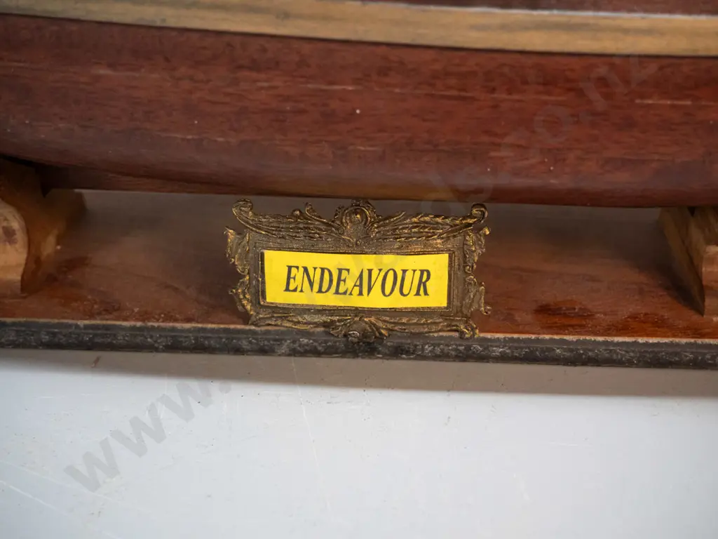 wooden fully rigged Endeavour model ship on stand - H-520 L-710 Image 1++