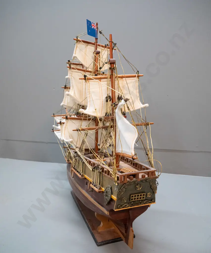 wooden fully rigged Endeavour model ship on stand - H-520 L-710 Image 1++