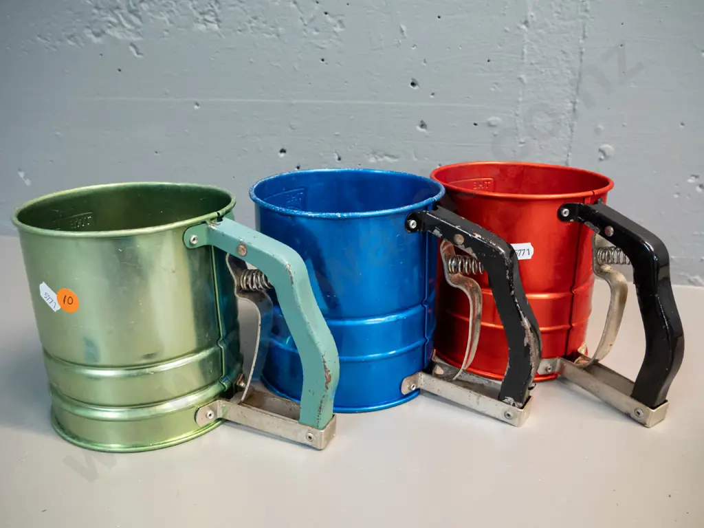 3 vintage various coloured aluminium Propert Multi-Sift flour sifters H140 - some wear to finish on handles Image 1++