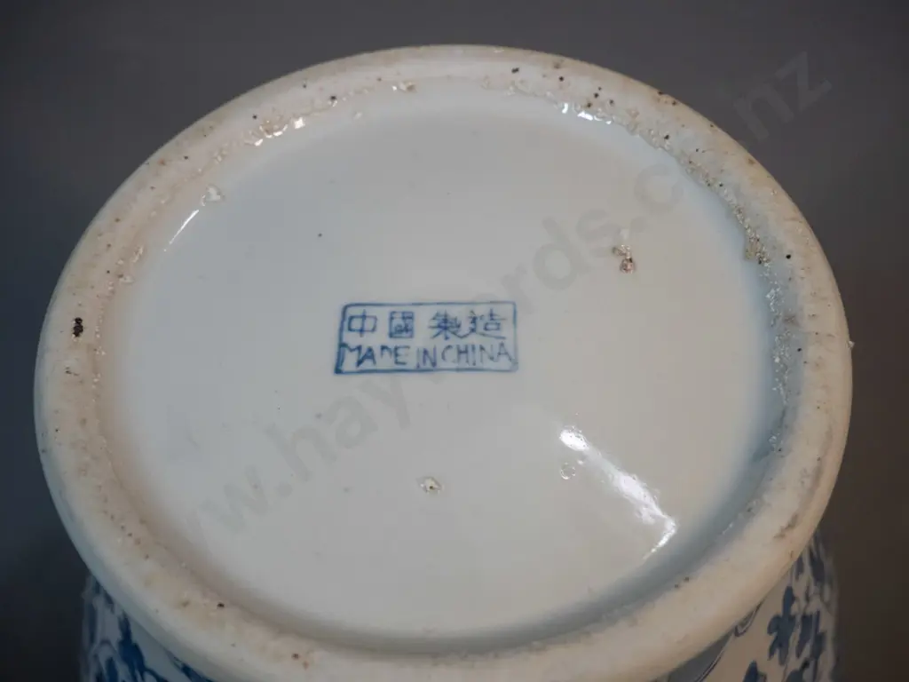 3 large Chinese blue & white porcelain items - lidded temple jar, water jug H-340, vase with serrated top Image 1++