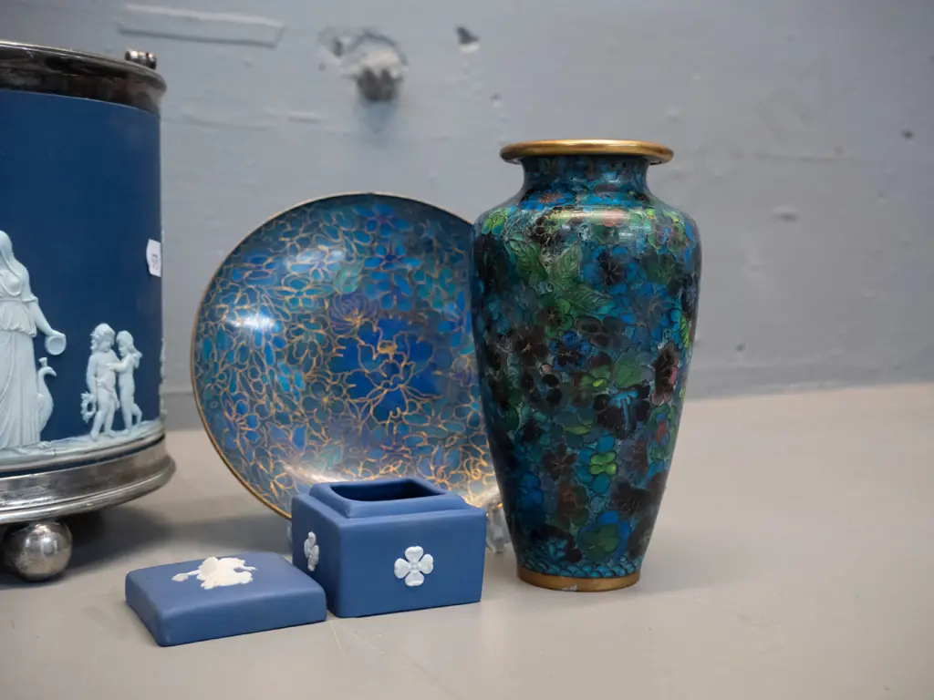 Wedgwood dark blue jasperware vintage biscuit barrel H180, wear to plating, and small pill box, and 2 cloisonne items Image 1++