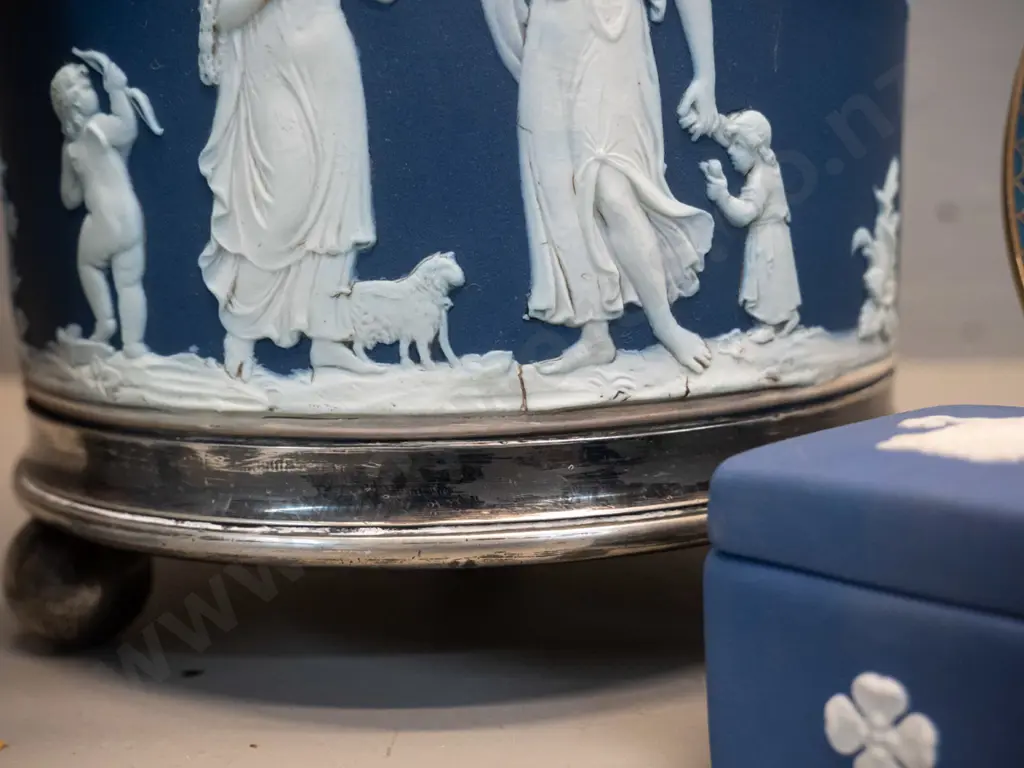 Wedgwood dark blue jasperware vintage biscuit barrel H180, wear to plating, and small pill box, and 2 cloisonne items Image 1++