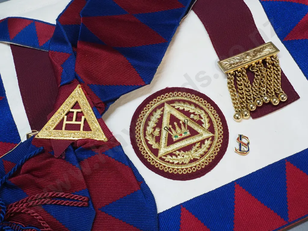 lodge regalia in small leather case - 2 aprons, sash and small pin. Some corrrosion to metal fittings on case, some wear Image 1++