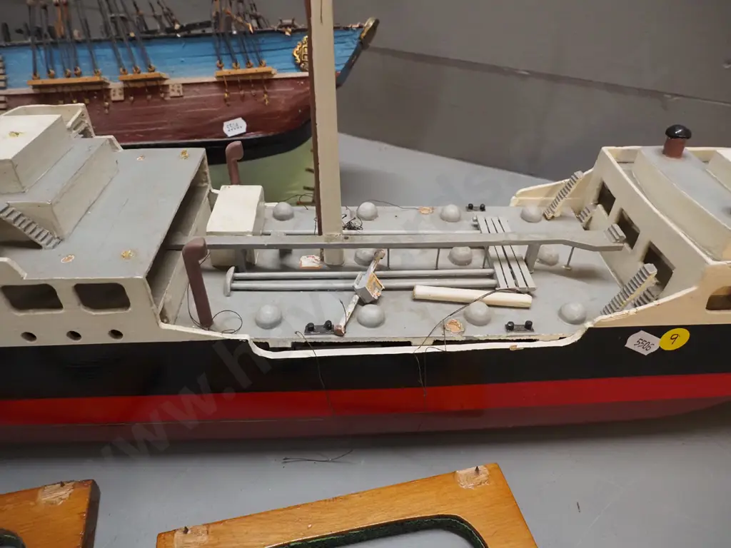 2 timber ship models in restorer's condition - a 3-masted sailing ship H-680 L-760 and a freighter or tanker with Shell Image 1++