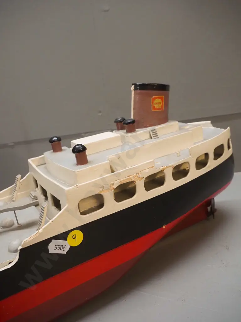 2 timber ship models in restorer's condition - a 3-masted sailing ship H-680 L-760 and a freighter or tanker with Shell Image 1++