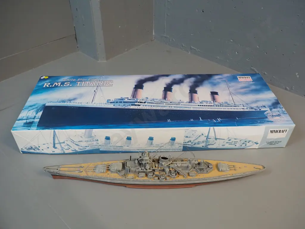 Minicraft 1:350 scale yet to be assembled plastic model of RMS Titanic - assembled length 30" and a assembled model of a Image 1++