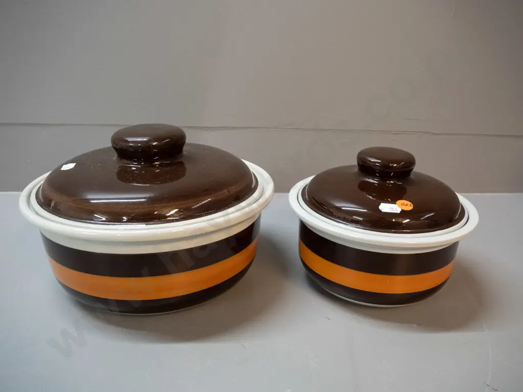 2 retro Avondale "Jubilee" (crown Lynn?) lidded casseroles - larger is D-260 Image 1++