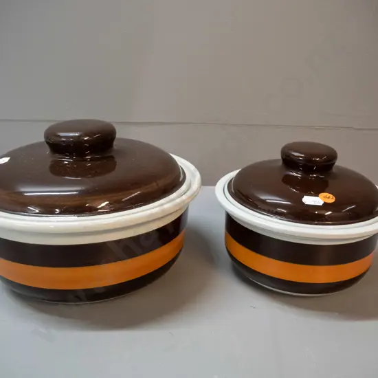 2 retro Avondale "Jubilee" (crown Lynn?) lidded casseroles - larger is D-260