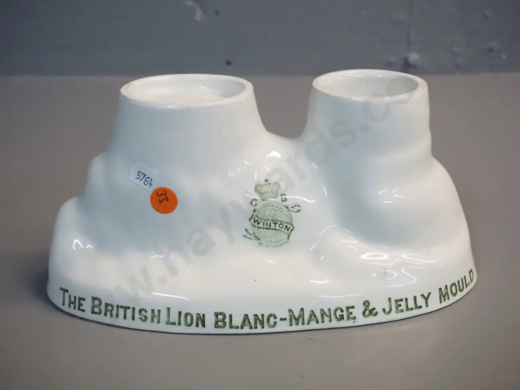 antique Winton British Lion "Blanc Mange and Jelly" mold H-115 L-240 W-120 Image 1++