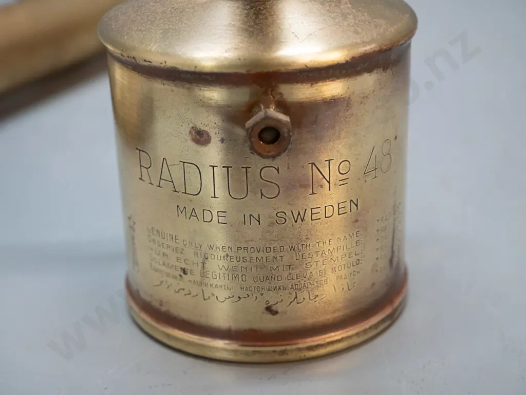 2 vintage brass items - Radius Swedish blow torch and a pump garden sprayer with timber handle L-590 Image 1++
