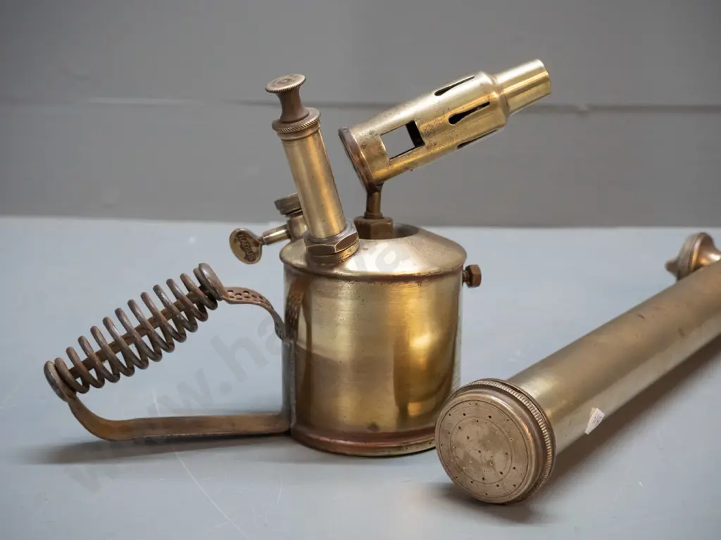 2 vintage brass items - Radius Swedish blow torch and a pump garden sprayer with timber handle L-590 Image 1++