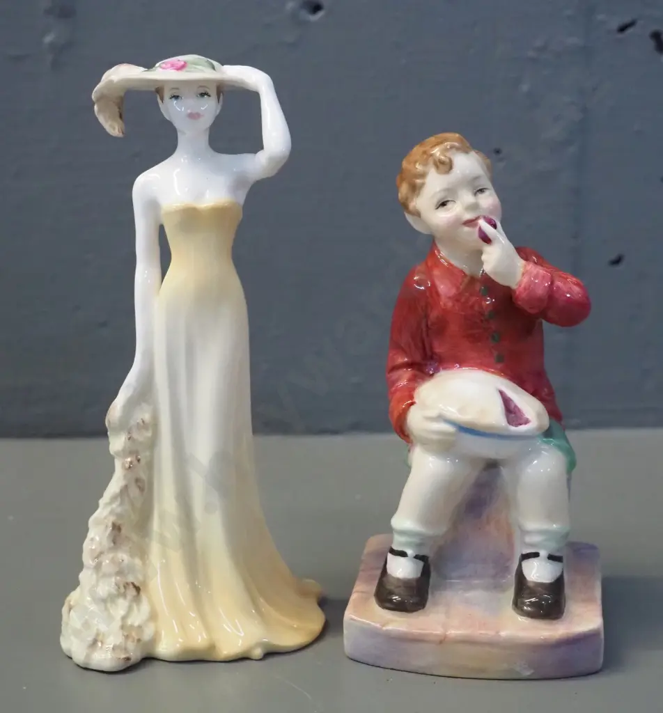 2 small figurines - Royal Doulton 'Little Jack Horner' and Coalport woman H-130 Image 1++