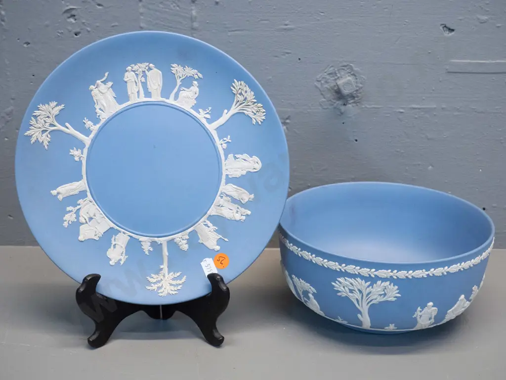 Wedgwood Jasperware light blue fruit bowl H-95 D-200 and cabinet plate Image 1++