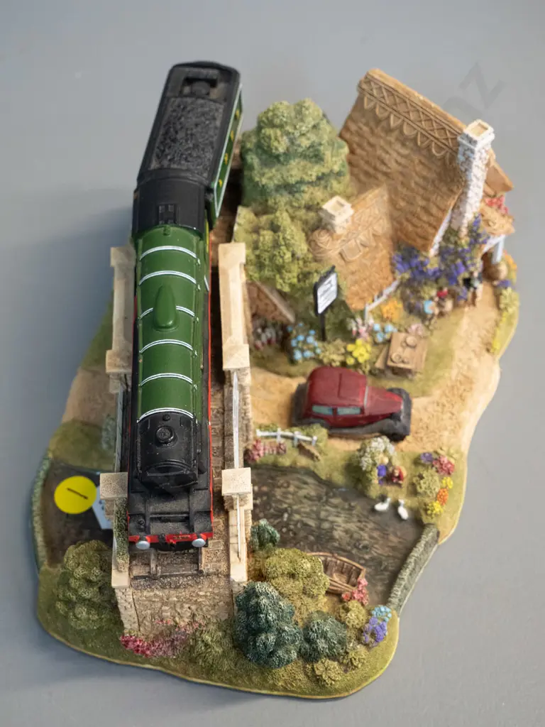 Lilliput Lane Flying Scotsman railway, bridge and tavern composite miniature scene H-95 W-200 D-140 Image 1++