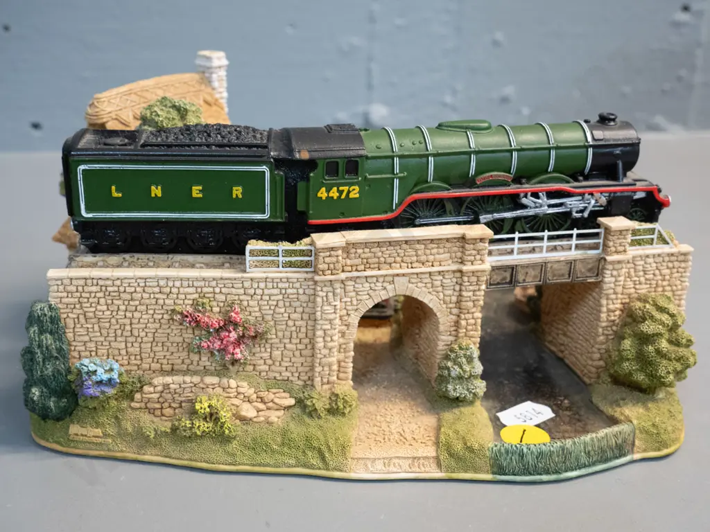 Lilliput Lane Flying Scotsman railway, bridge and tavern composite miniature scene H-95 W-200 D-140 Image 1++