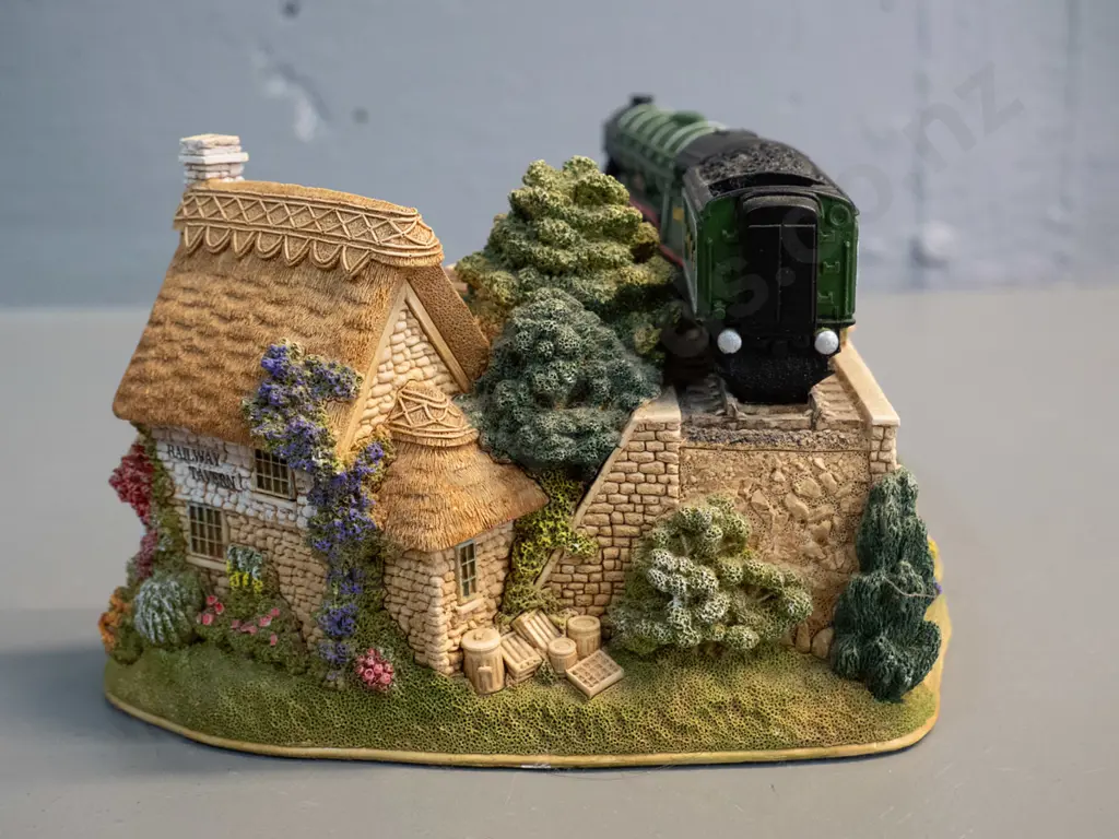 Lilliput Lane Flying Scotsman railway, bridge and tavern composite miniature scene H-95 W-200 D-140 Image 1++
