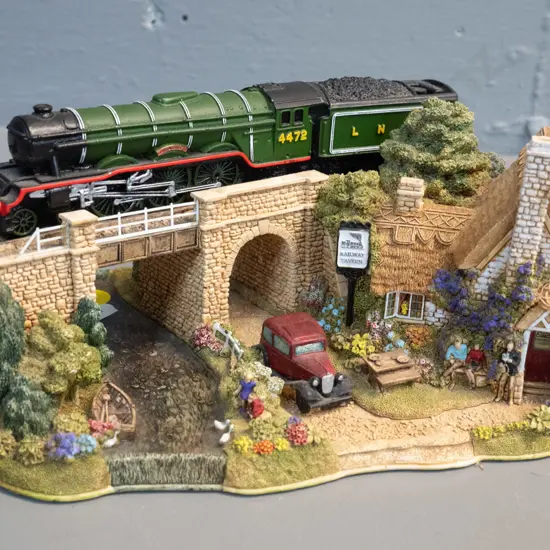 Lilliput Lane Flying Scotsman railway, bridge and tavern composite miniature scene H-95 W-200 D-140