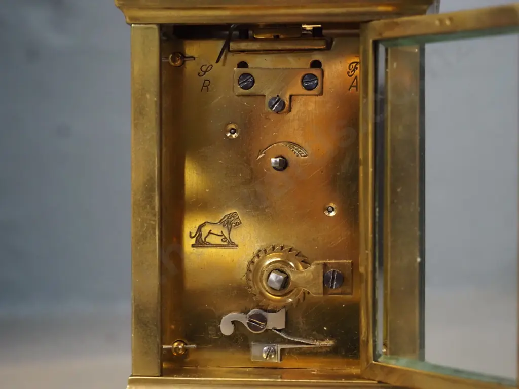 small heavy brass and glass carriage clock with key - no maker's mark, lion emblem on back. H-125 W-75 D65 Image 1++