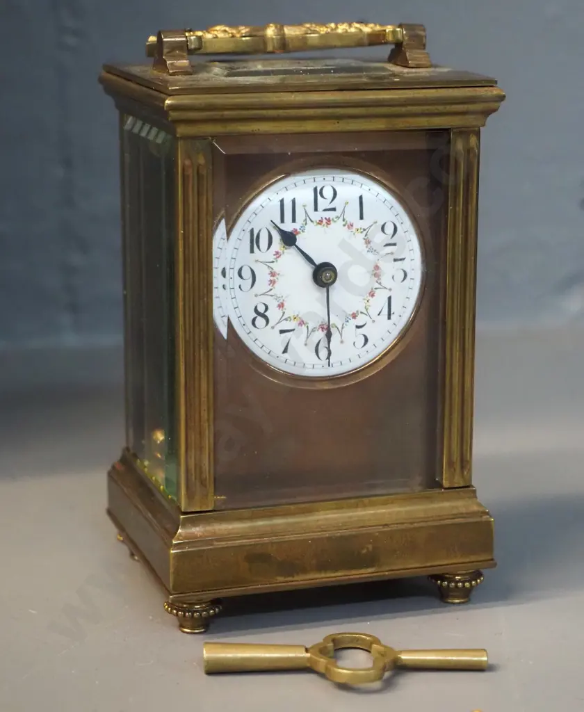 small heavy brass and glass carriage clock with key - no maker's mark, lion emblem on back. H-125 W-75 D65 Image 1++