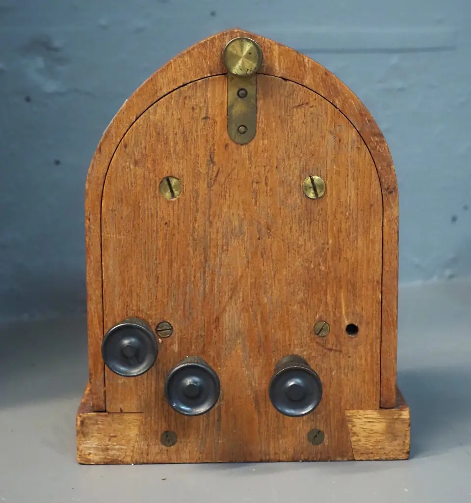 vintage wood-cased electrical meter marked Telegraph Works Silvertown London - marks to brass bezel & metal face, no Image 1++