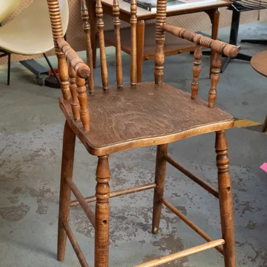 oak spindle back and pressed wood turned leg high chair H-1050 W-380 D-350