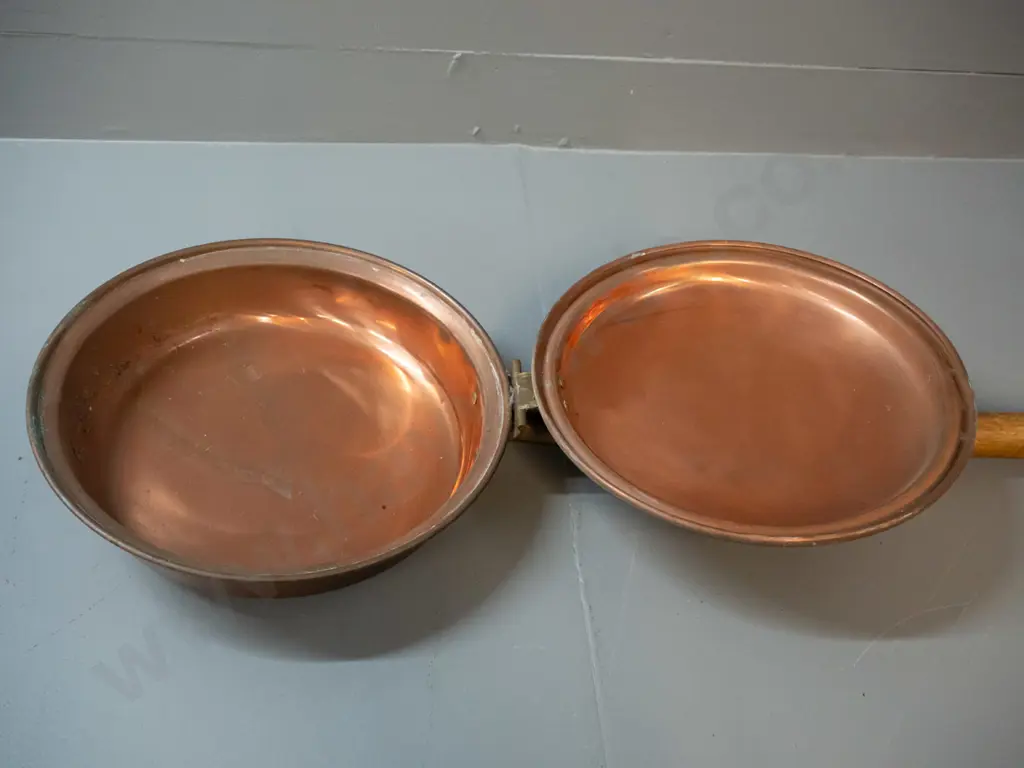 copper bed warmer pan with brass fittings, long timber handle L-1040 Pan D-280 Image 1++
