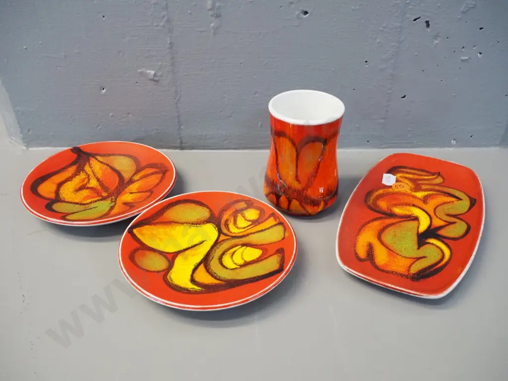 4 pieces retro Poole Delphis pattern - vase H-90, round plates are D-125 Image 1++