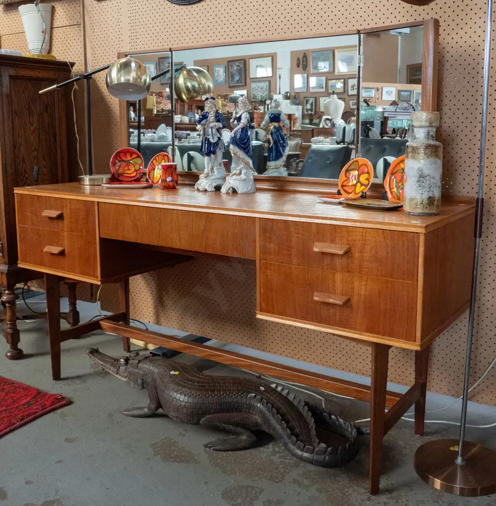mid-century teak 5-drawer dressing table, timber handles, 3-section mirror, refectory base and triangular legs. Has Lee Image 1++