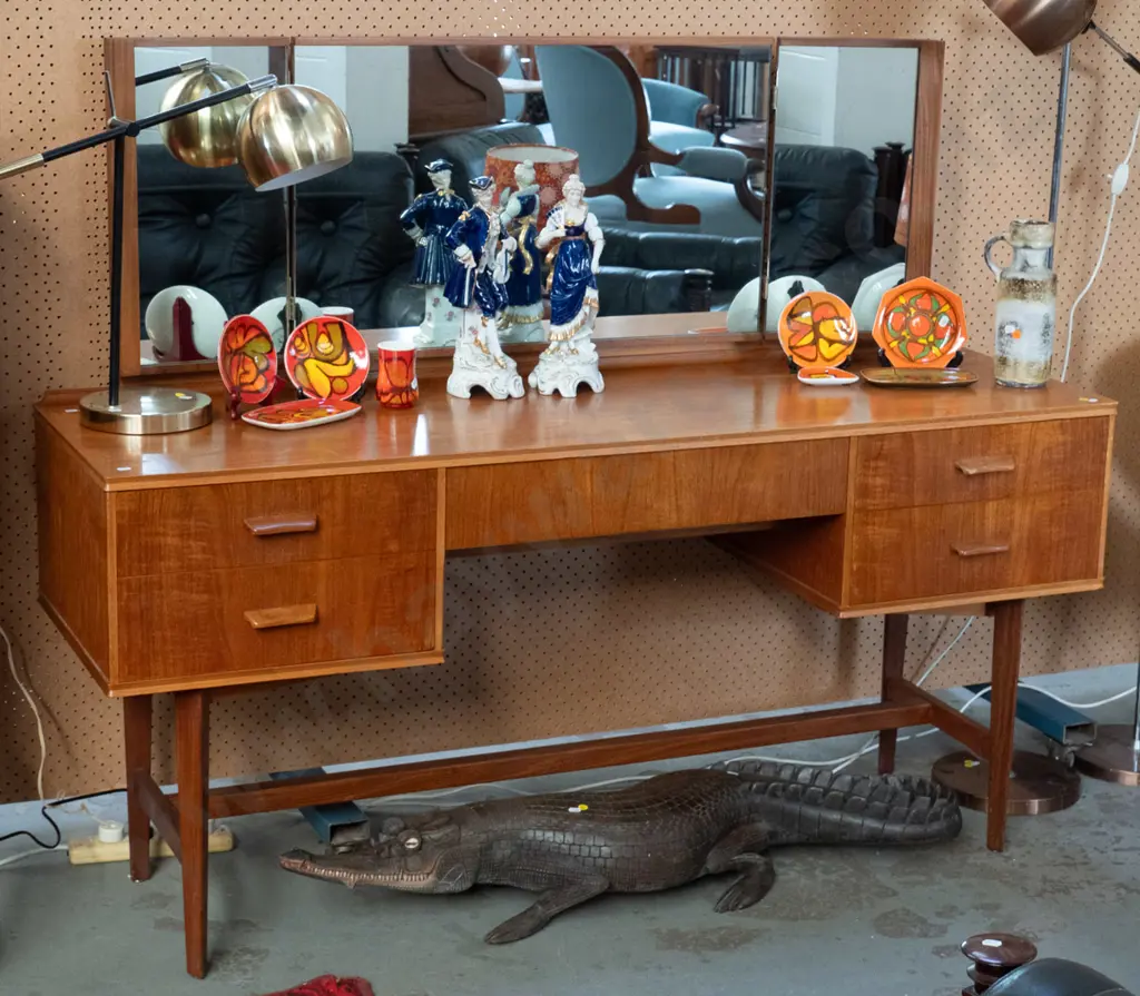 mid-century teak 5-drawer dressing table, timber handles, 3-section mirror, refectory base and triangular legs. Has Lee Image 1++