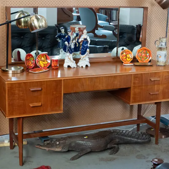 mid-century teak 5-drawer dressing table, timber handles, 3-section mirror, refectory base and triangular legs. Has Lee