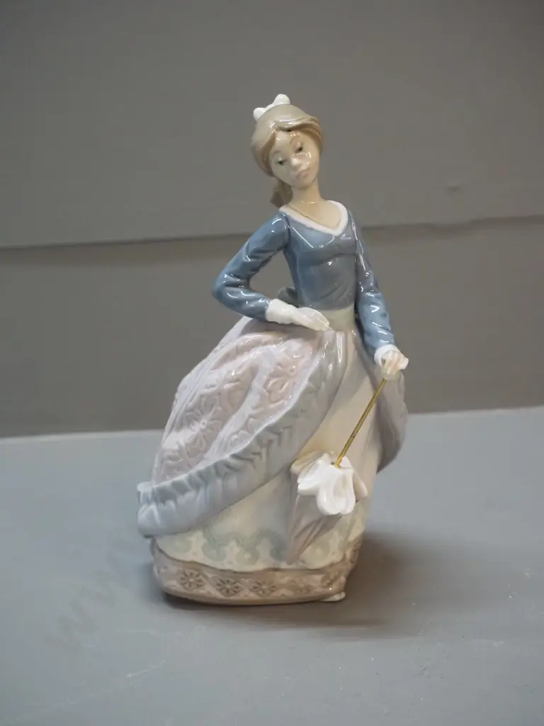 Lladro figurine - woman with parasol H-190 Image 1++