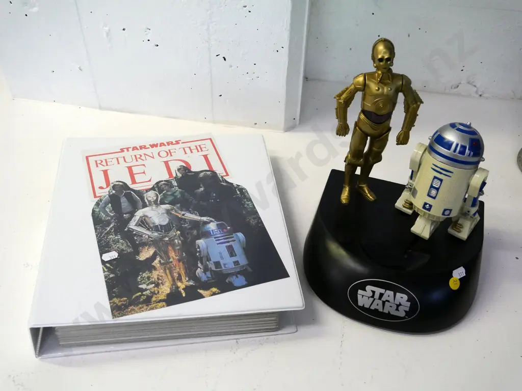 Star Wars items - C3PO and R2D2 money box (working condition unknown) H-280 and a binder of magazine pages Image 1++