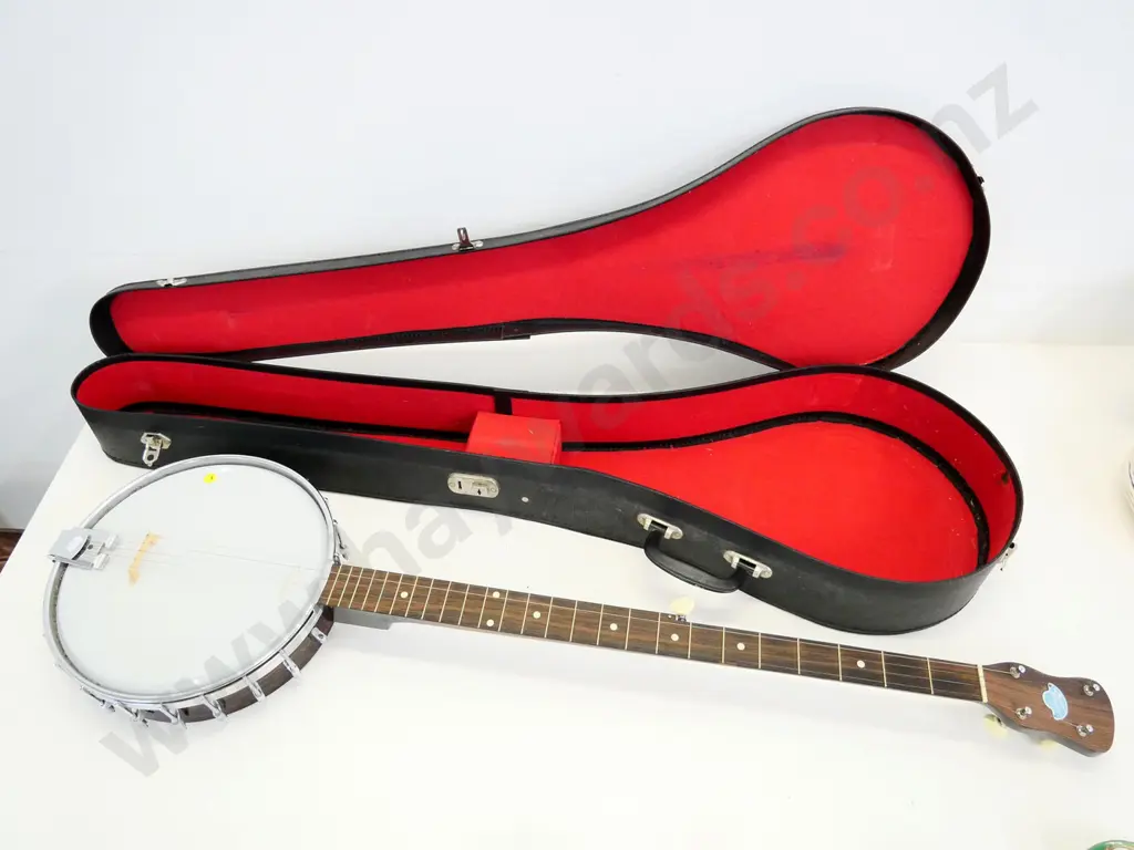 banjo with John Gray & Sons London metal badge on headstock - in good condition, with fitted case Image 1++