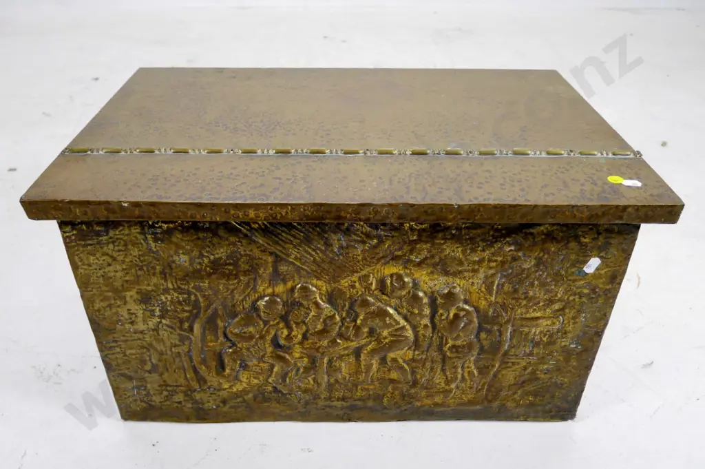 beaten brass wood box - one board underneath has borer H-310 W-560 D-360 Image 1++