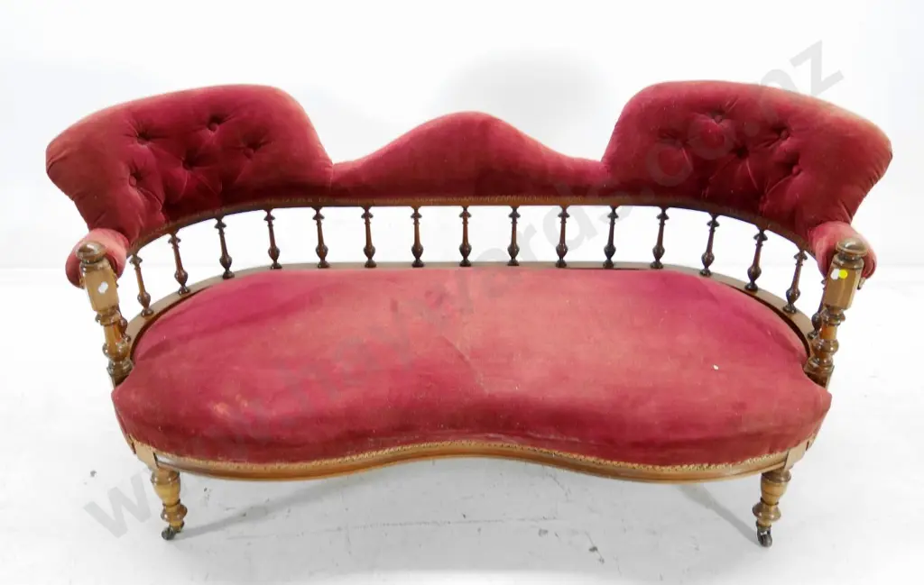 Victorian double-end chaise longue with spindle back, on porcelain casters, red velvet has faded H-760 W-1530 D-630 Image 1++