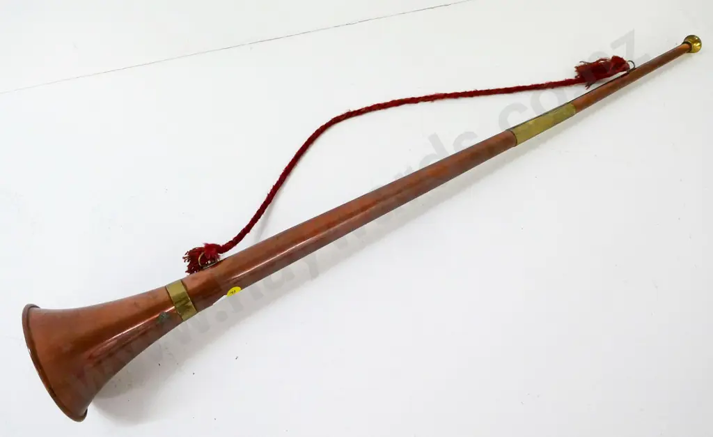 copper and brass hunting horn L-840 Image 1++