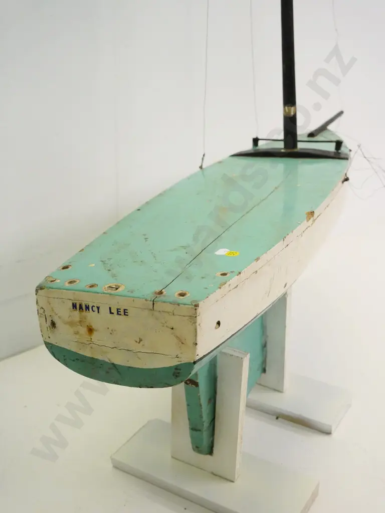 vintage painted wood pond yacht in restorer's condition H-1450 L-1030 Image 1++