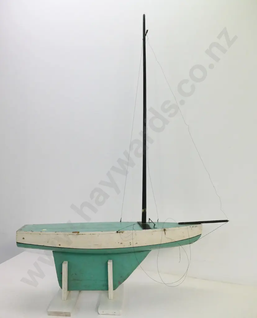 vintage painted wood pond yacht in restorer's condition H-1450 L-1030 Image 1++