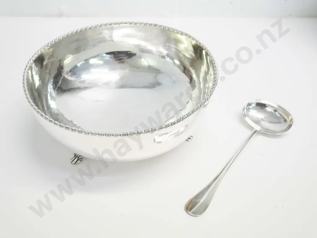 beaten (plated?) silver 3-footed bowl with "CM" mark H-100 Diameter 220, and a spoon, no marks (681g) Image 1++