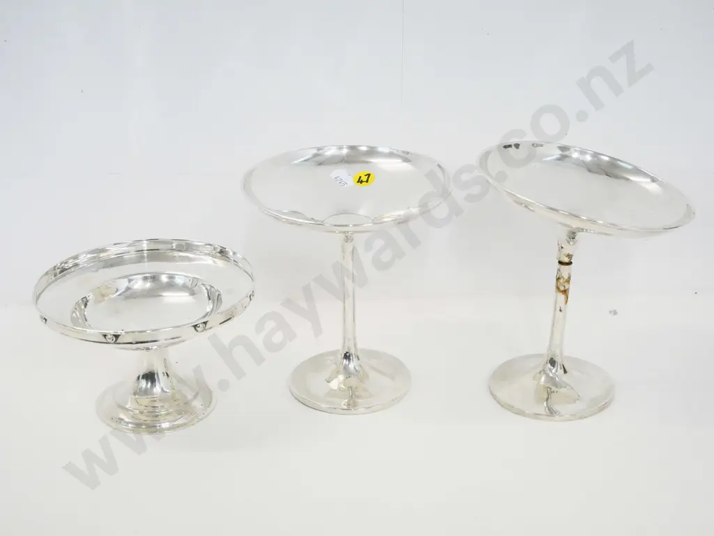 3 sterling silver items - pair of small comports, one needing repair, H-140 D-130, and shorter comport (420g) Image 1++