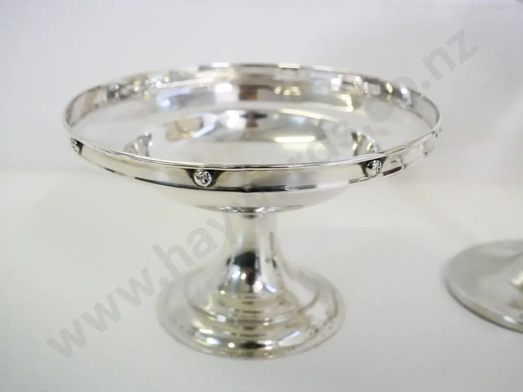 3 sterling silver items - pair of small comports, one needing repair, H-140 D-130, and shorter comport (420g) Image 1++
