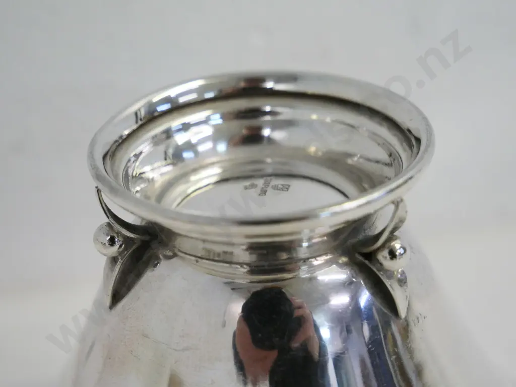 small sterling silver bowl with ornate decoration around base H-75 Diameter 110 (93g) Image 1++