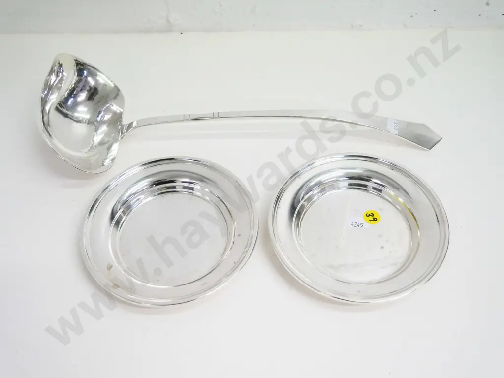 2 sterling silver butter dishes and a Petersen hand-made sterling ladle L-360 (359g) Image 1++