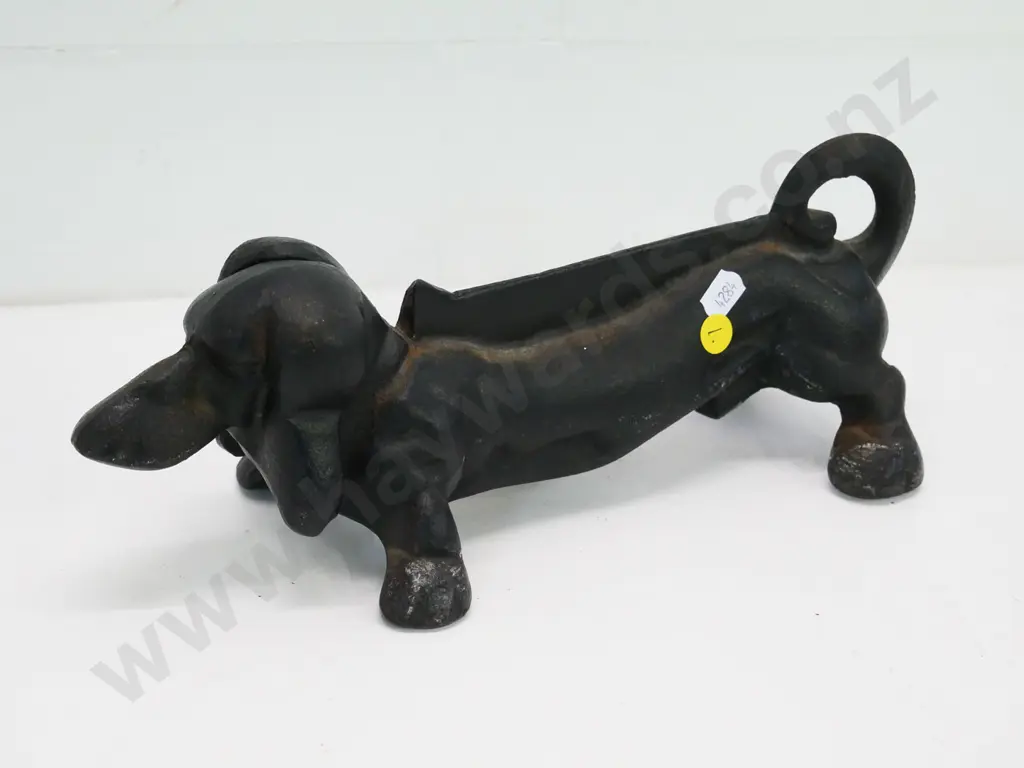 black cast iron dachshund boot scraper H-115 L-320 Image 1++