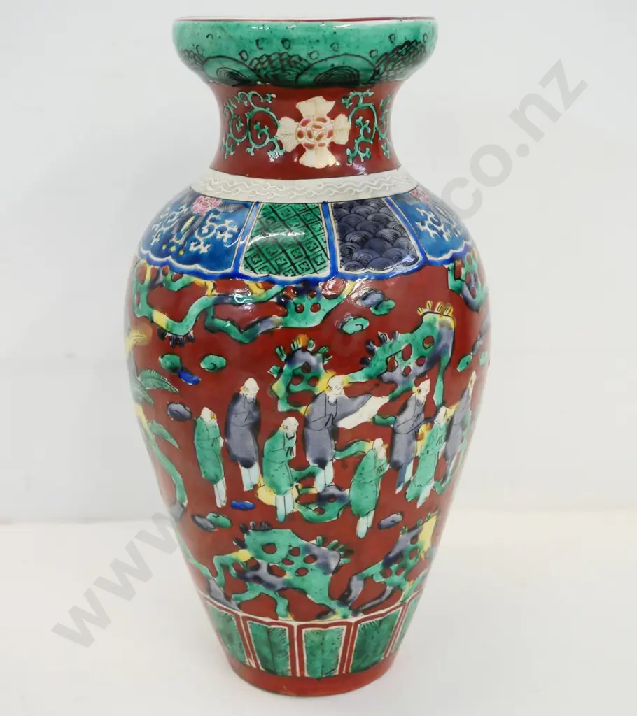 hand-painted Chinese vase with maker's mark on base H-300 Diameter 160 Image 1++